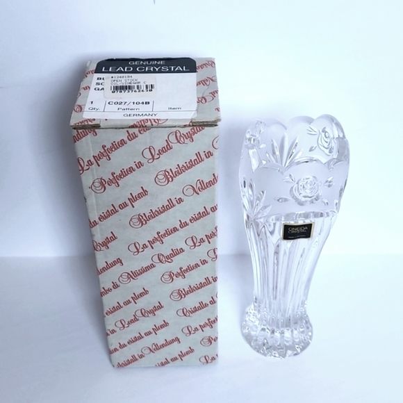 Oneida Crystal Southern Garden Flower Bud Vase - Picture 3 of 8